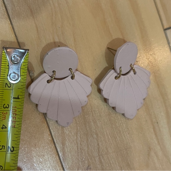 🐚 Seashell Handmade Polymer Clay Earrings - Picture 1 of 3